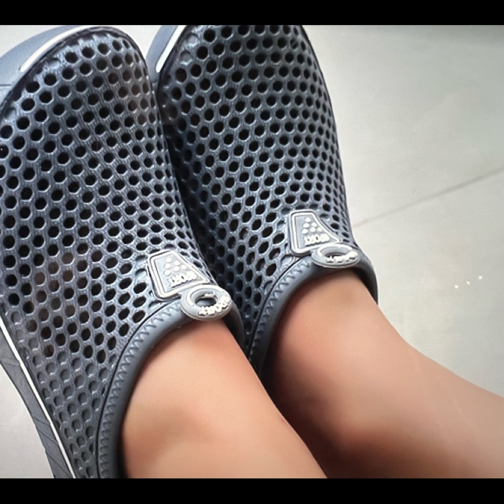 Indoor/outdoor shoes, great for beach, gardening & more Comfortable, lightweight